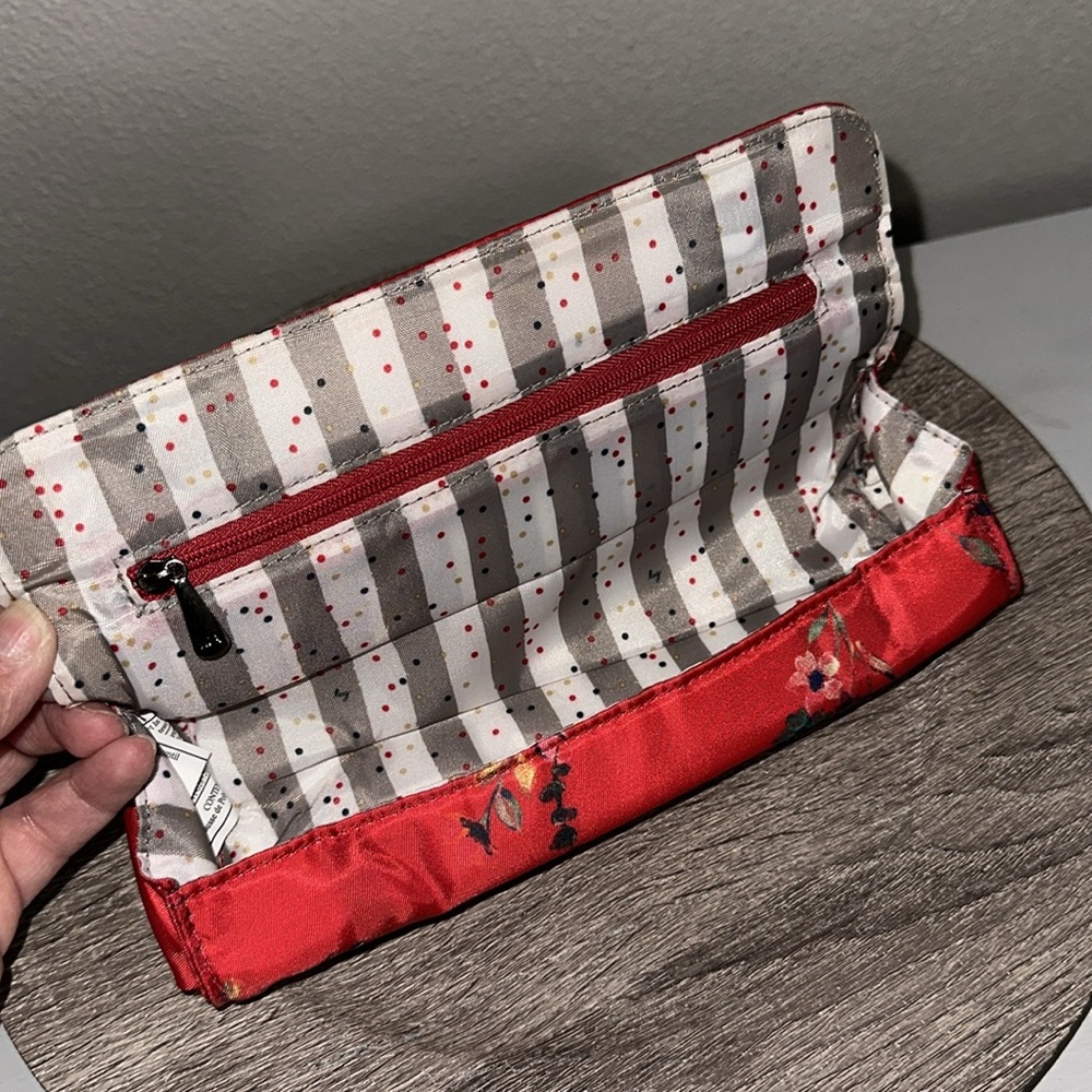 Lug - Choo Choo Pill Organizer - Bouquet Red - Picture 2 of 4